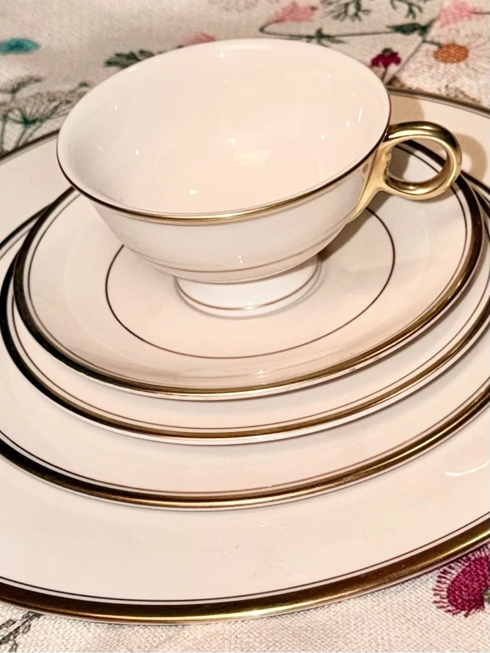 Theodore Haviland New York Vintage 5-piece  Place Setting (6) available
